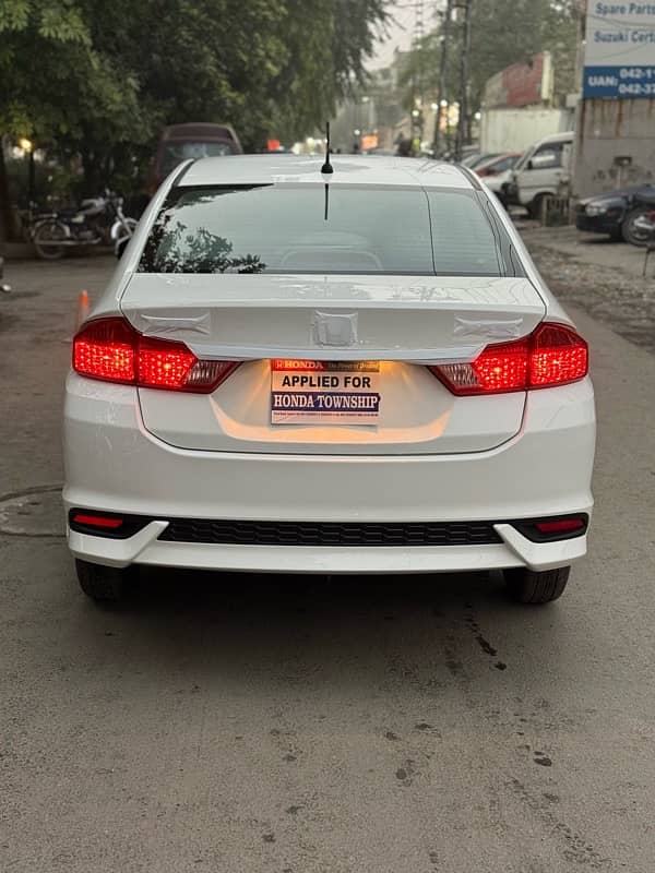 Honda City Auto IVTEC 2025 Bank leased 11