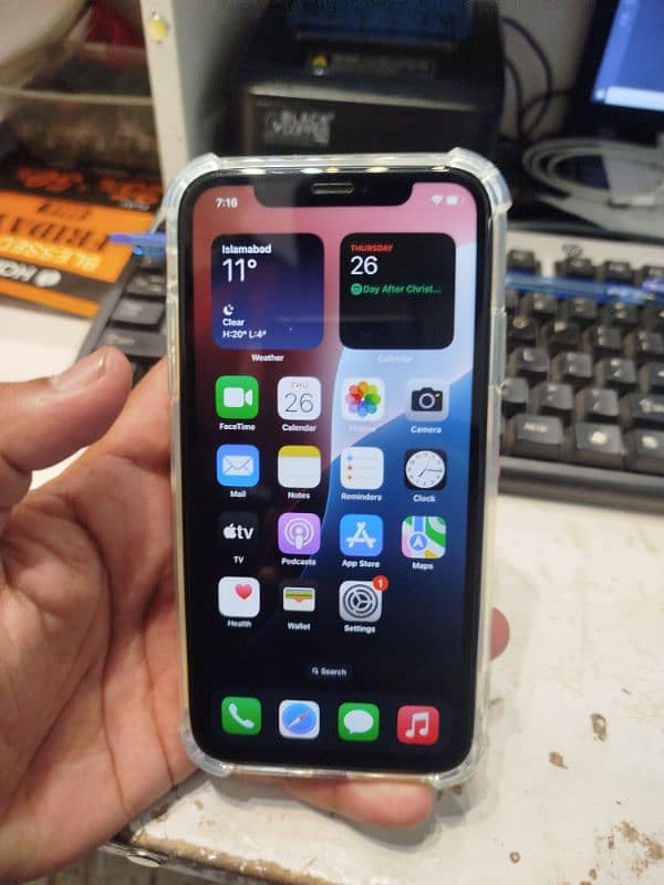 i phone 11 128gb factory unlock 81% battery 3