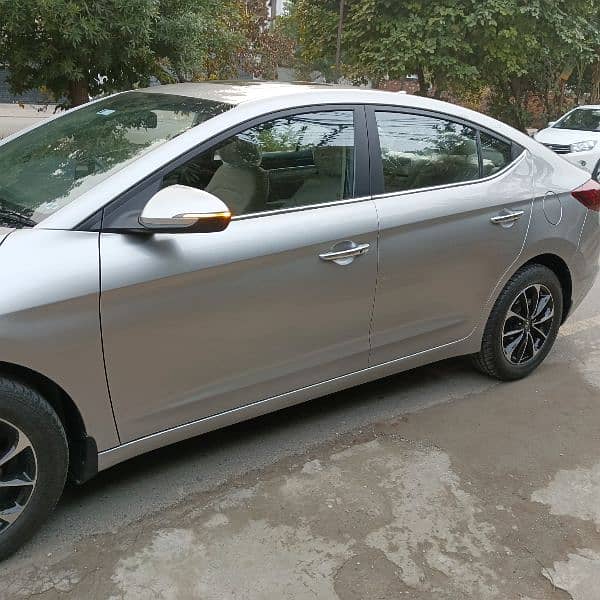 Hyundai Elantra 2024 12