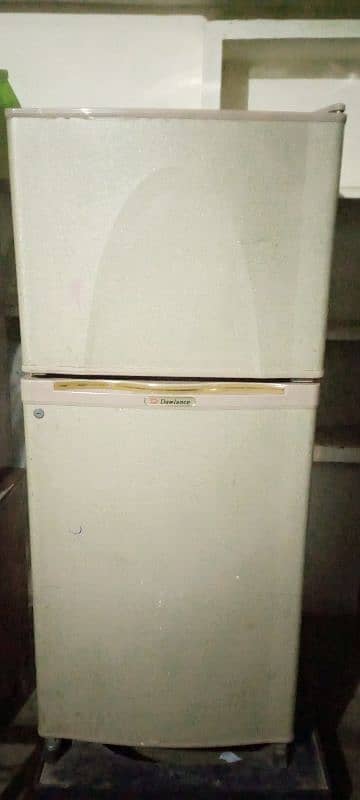 dowlanc fridge good condition 0