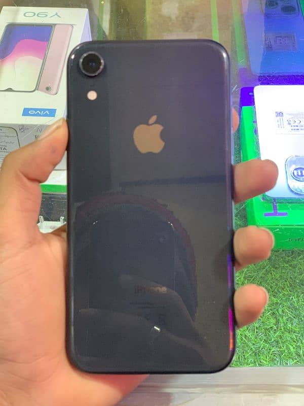 iPhone XR water pack 0