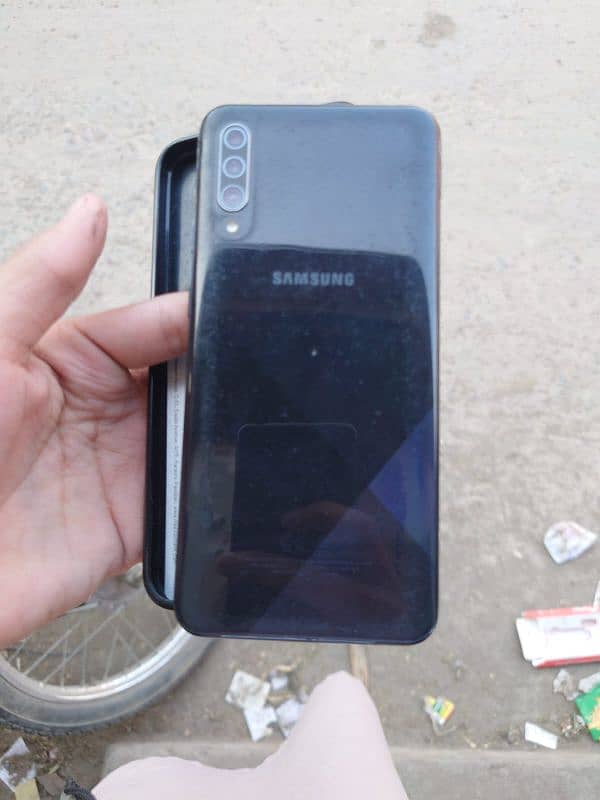 Samsung Galaxy A30s With Box ( Halka Sa Glass Break ha Touch Sahi ha ) 3