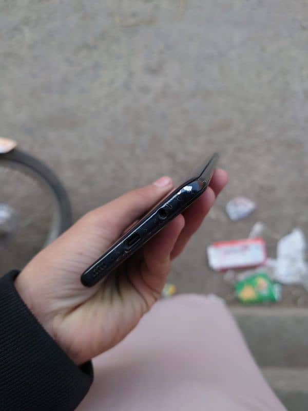 Samsung Galaxy A30s With Box ( Halka Sa Glass Break ha Touch Sahi ha ) 4