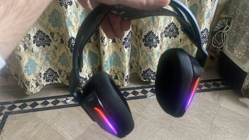 Logitech G733 rgb headphones in good condition 2