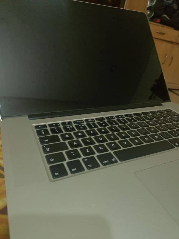 MacBook pro Mid 2015 (15.4 inch) with 16GB Ram 500GB SSD 11