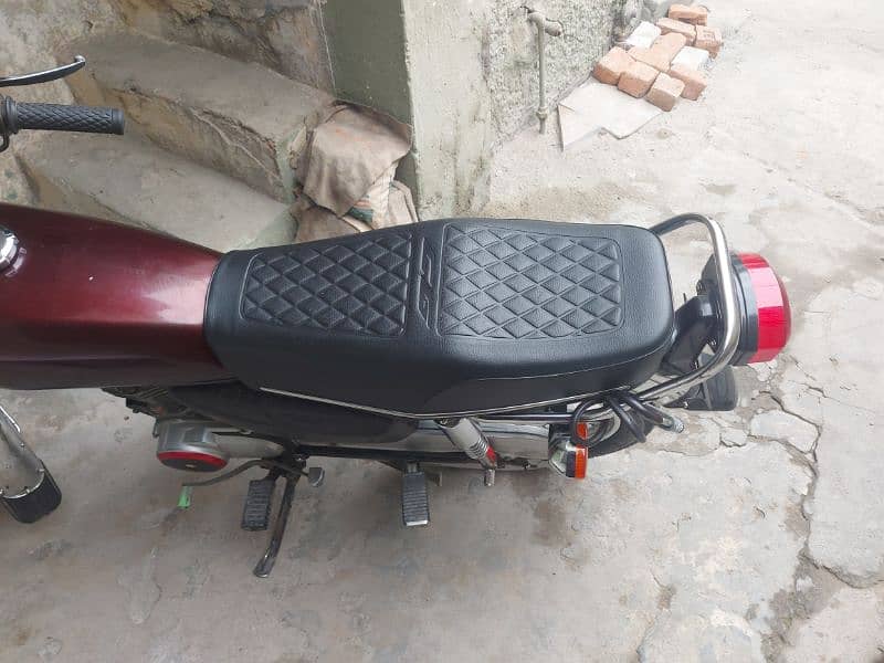 125 original seat for sale 1