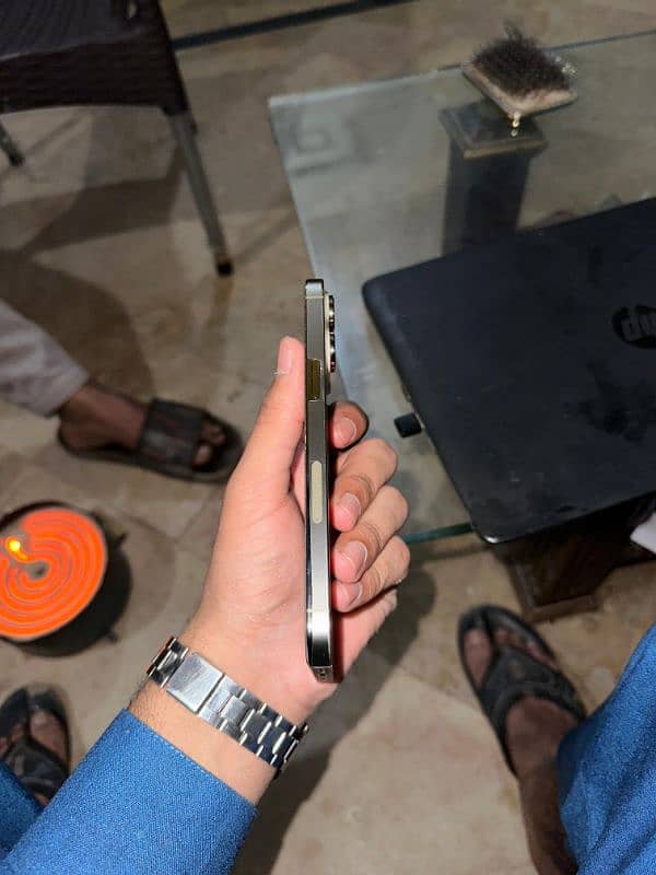 I phone 14 pro max Daba sat ha 4