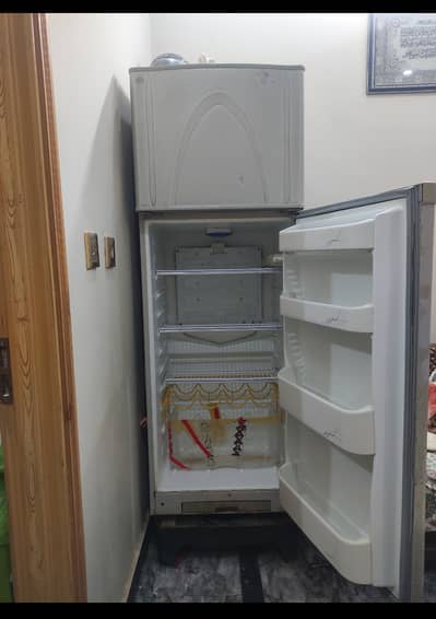 Dawlance refrigerator and freezer,model 9188,size large - Refrigerators ...