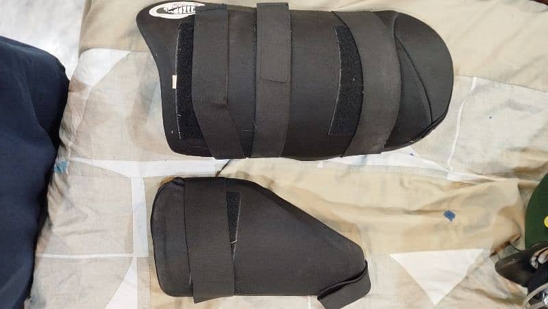 Moonwalkr Thigh Pads Lefty Black Color 2