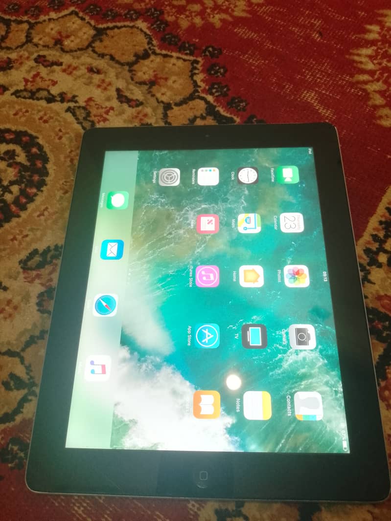 Apple ipad for sale urgent. 4