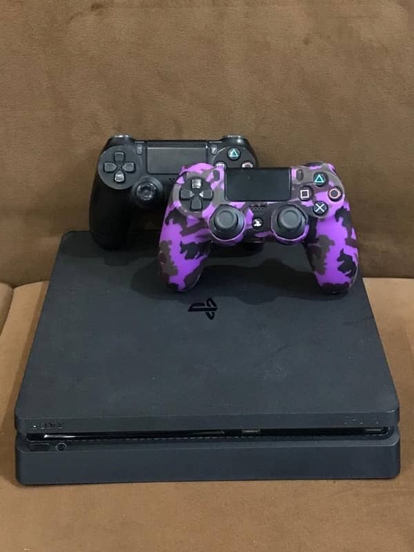 Ps4 slim with 2 controllers and 4 games 2