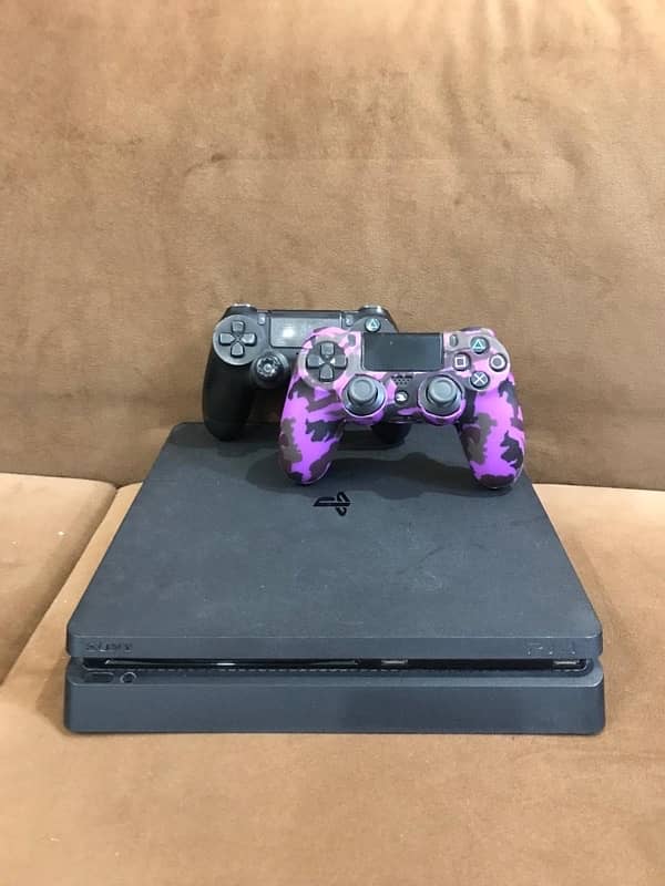 Ps4 slim with 2 controllers and 4 games 3