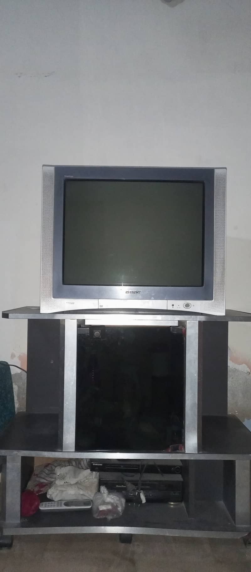 Wide screen,build in sub-woofer & surround,model 2004. 0