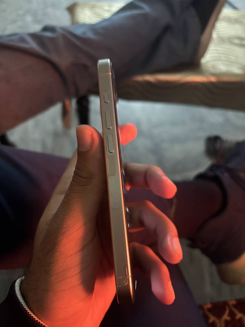 Iphone 15 pro 128gb white titanium 3