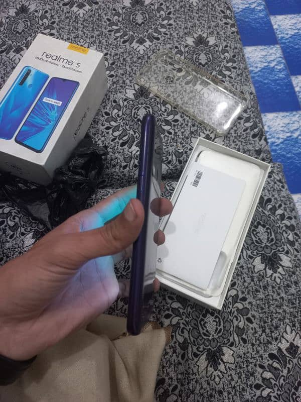 Realme 5 4/128GB with box dual sim  approved 6