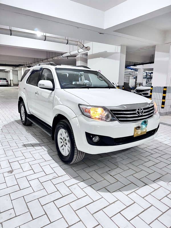 Toyota Fortuner V 2014 1