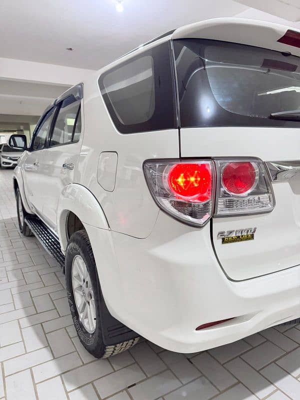 Toyota Fortuner V 2014 6