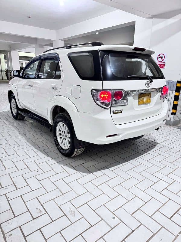 Toyota Fortuner V 2014 8