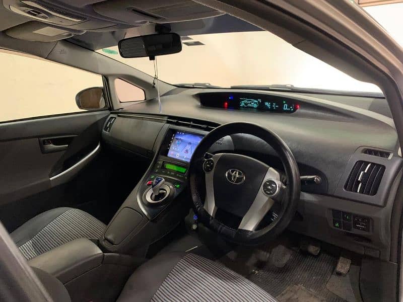 Toyota Prius 2011 6