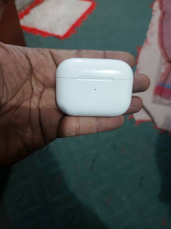 Apple Japan airpods with wireless charging 1