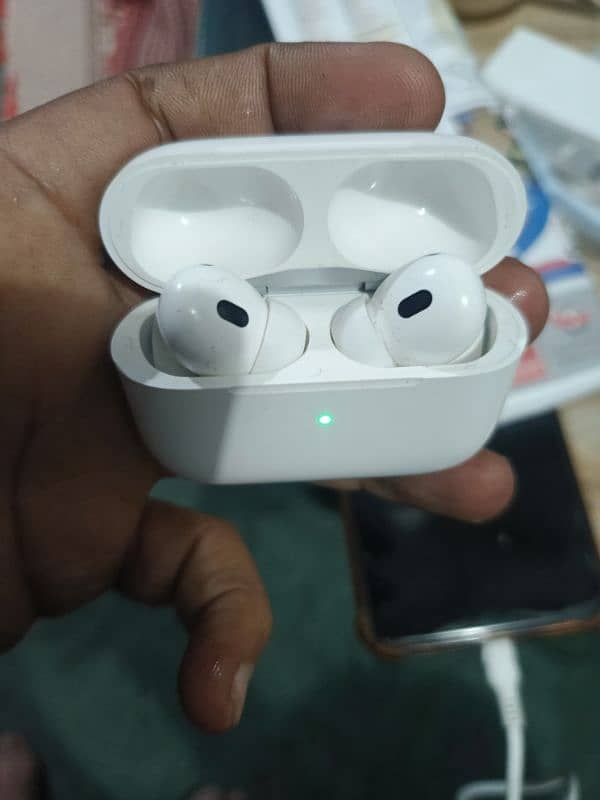 Apple Japan airpods with wireless charging 4