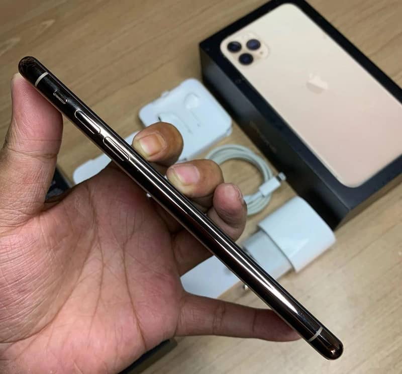 Apply iPhone 11 por Max 256GB for sale 0326/8751/146GB for sale 1