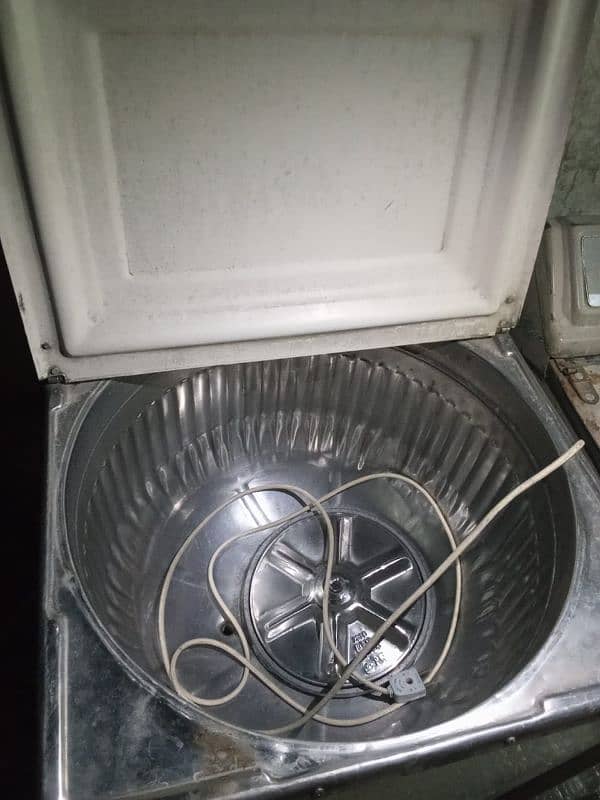 washing machine is completely in fine condition 1