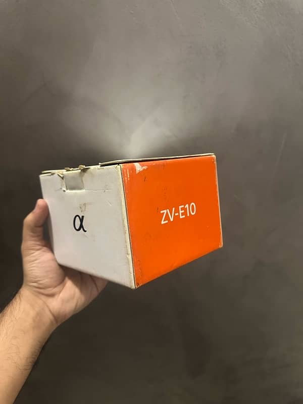 Sony ZV E10 with Box 8