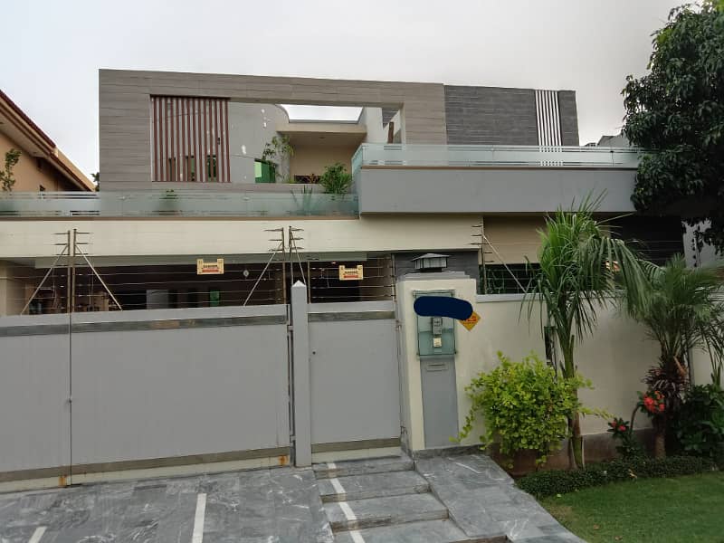 1 Kanal out Class Stylish House Prime Hot For Sale dha Phase3 0