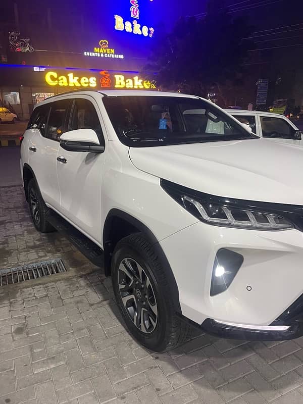 Toyota Fortuner Legender 2024 0