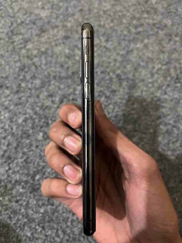 apple iphone x  64gb non pta 3