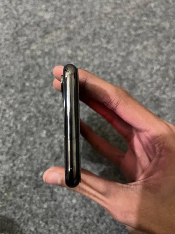 apple iphone x  64gb non pta 7