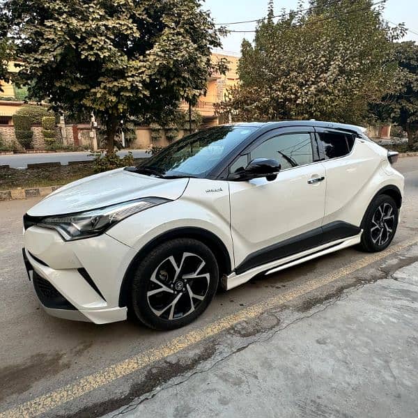 Toyota C-HR 2017 1