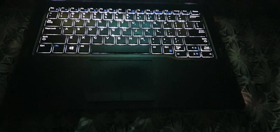 Dell Latitude 5289 Core i7 7th Generation Laptop in Good Condition 1