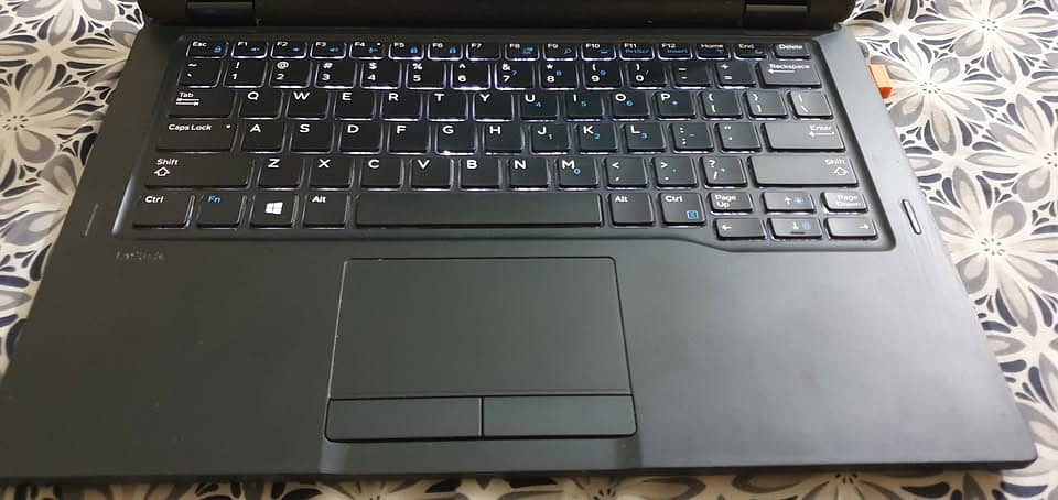 Dell Latitude 5289 Core i7 7th Generation Laptop in Good Condition 7