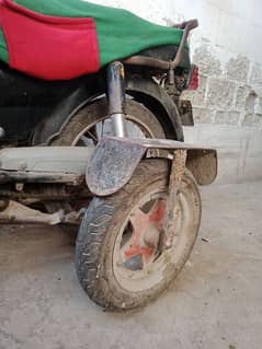 side wheel bike supporter wheels. . 20000 hazar  kami beshi ho jaye gi