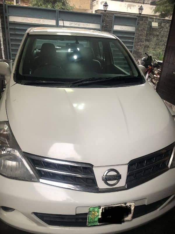 Nissan Tiida 2012 0