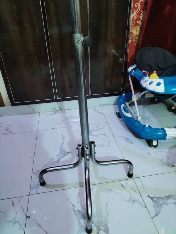 Adjustable steel hanging revolving stand 1