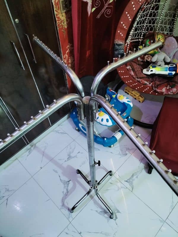 Adjustable steel hanging revolving stand 2