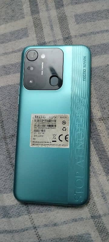 Tecno Spark 8C . 0