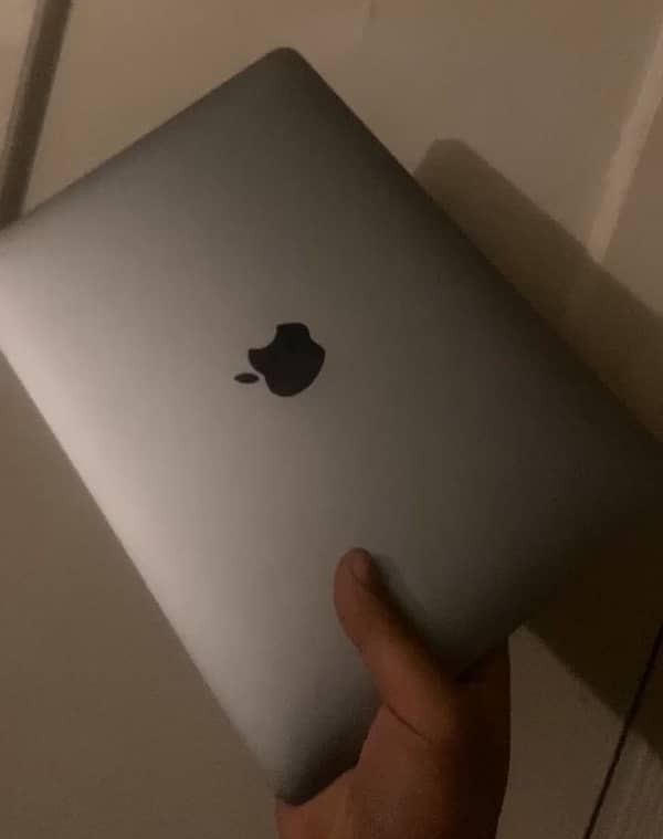 MacBook Slim 2017 MacOS Ventura 1