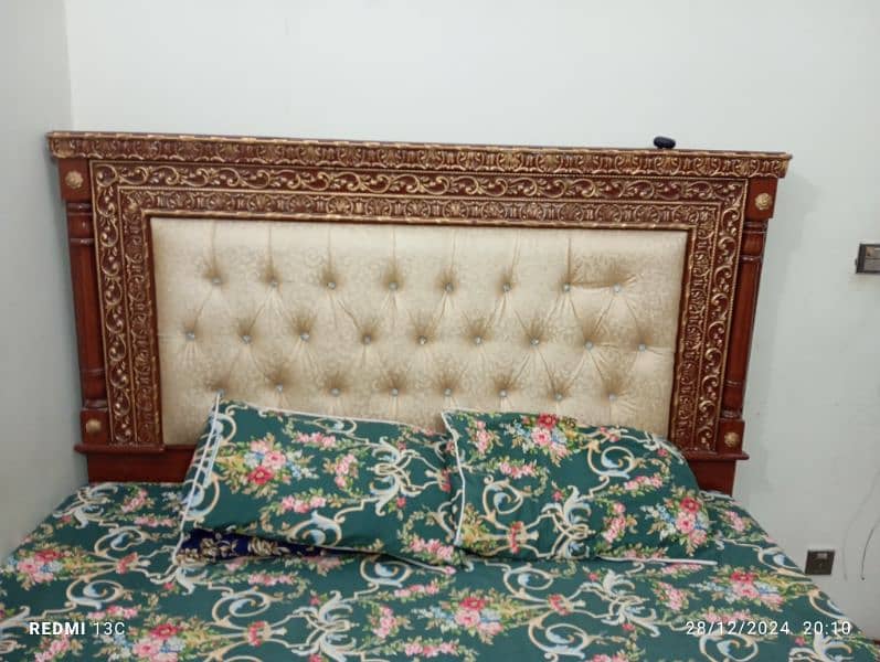 bed set of wood one year use 1