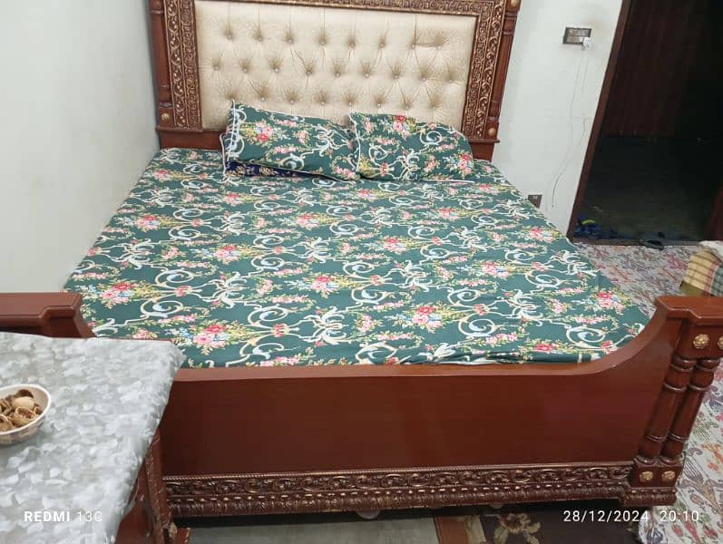 bed set of wood one year use 3