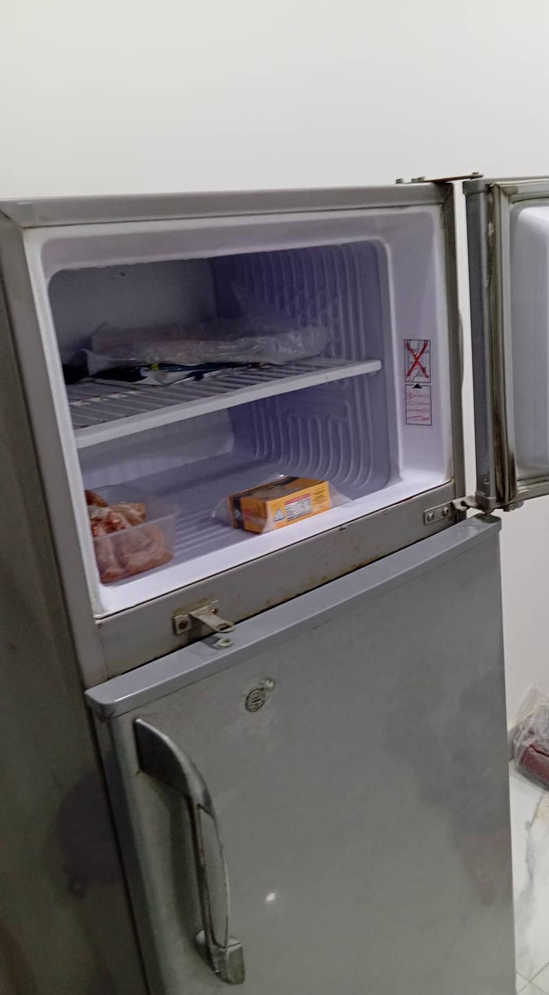 Used Fridge -Good Condition 2