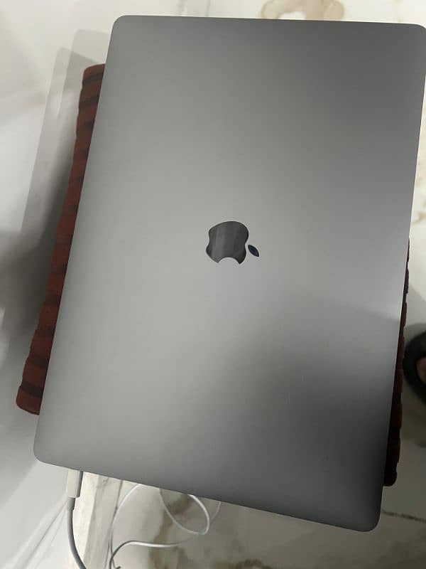 macbook pro 2019 i9 32/512 8 cores with 4 gb dedicated graphic card 1