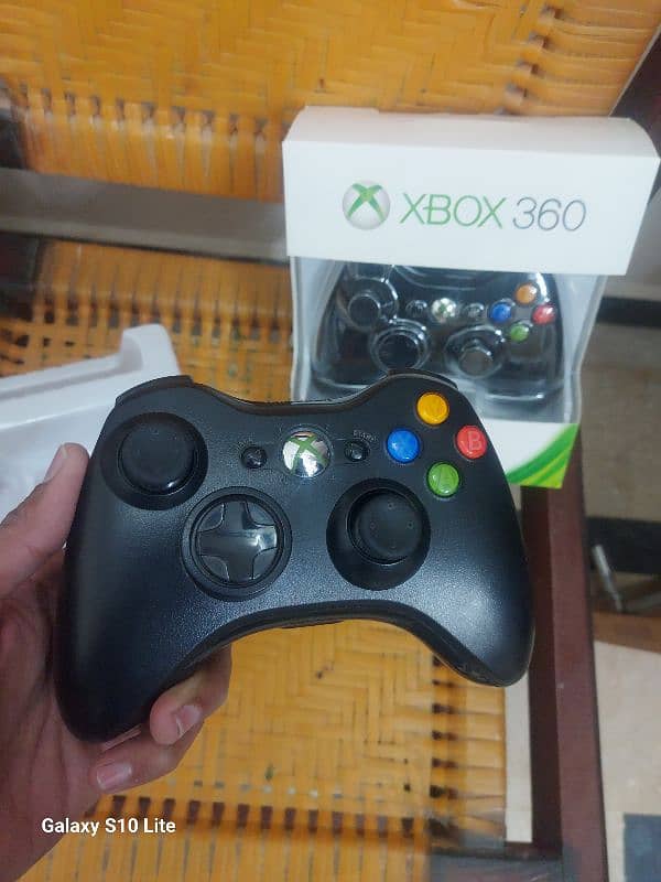 Xbox 360 wireless controllers 2