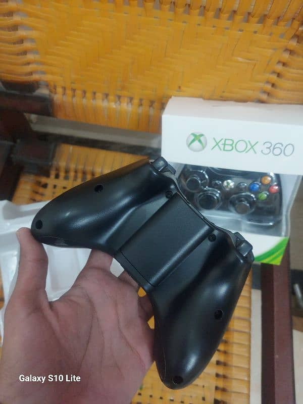 Xbox 360 wireless controllers 3