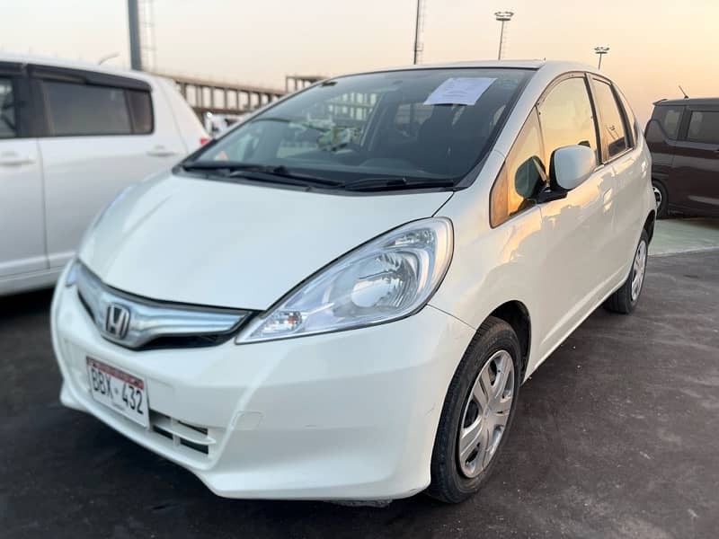 Honda Fit 2011 Reg 2014 Hybrid 1.3 Excellent Condition. 8