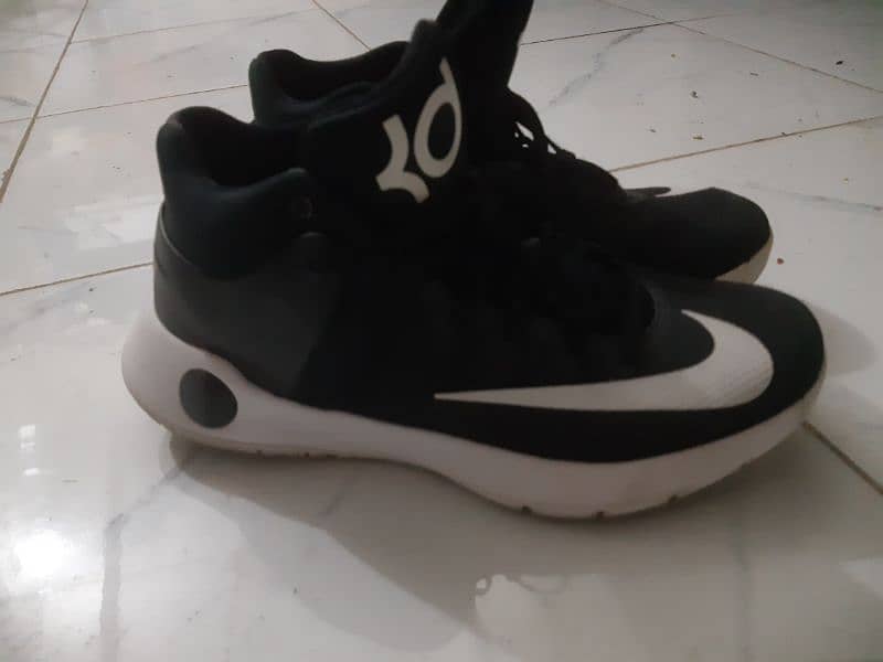 Urgent sale. nike Kobe original. 8.5/10 condition. 2