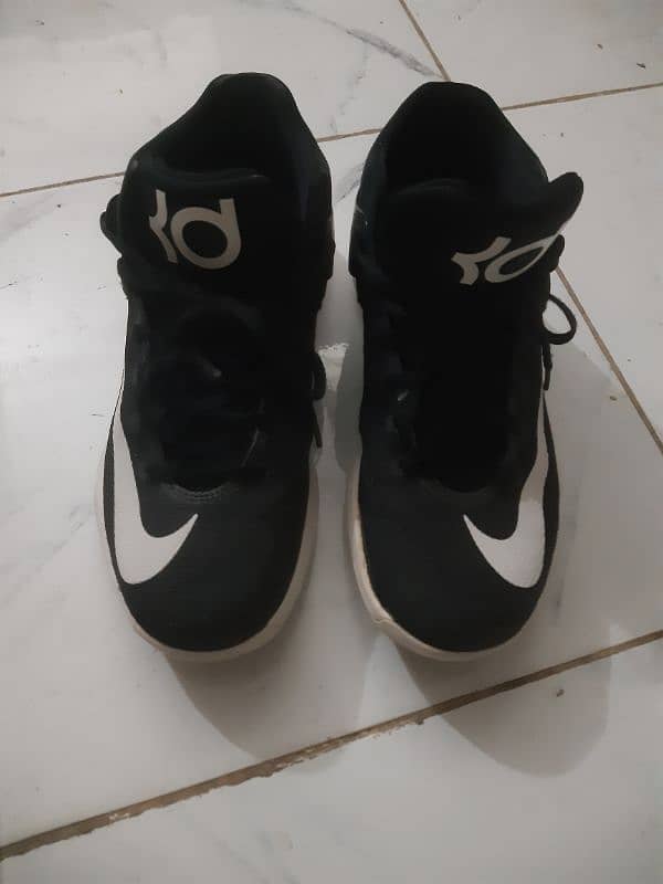 Urgent sale. nike Kobe original. 8.5/10 condition. 3